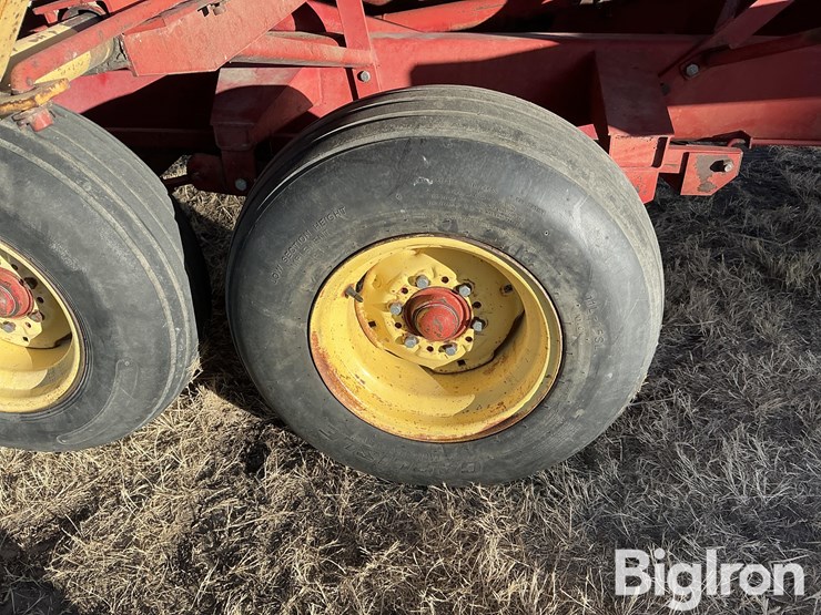 new-holland-1037-image-16