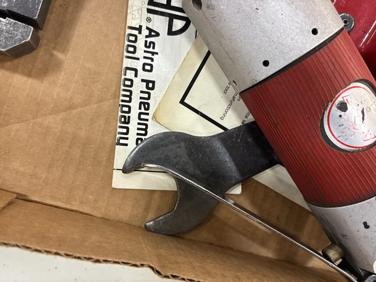 #115299-•-assortment-air-tools-image-7