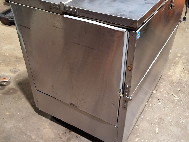 #329-•-norlake-chest-cooler-image-4