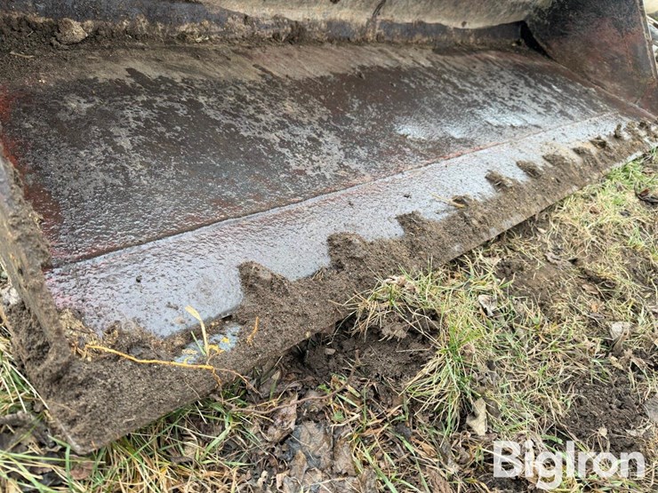 aim-83"-skid-steer-commodity-bucket-image-13