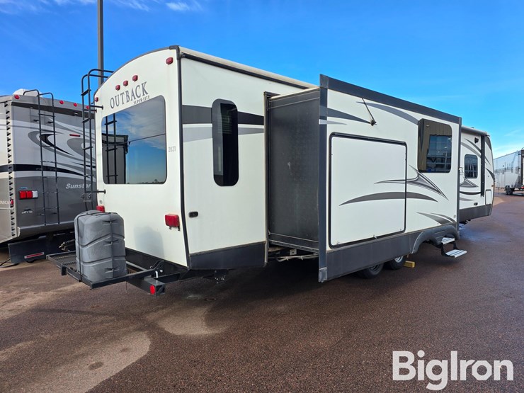 2018-keystone-outback-330rl-travel-trailer-image-5