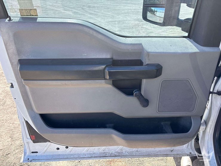 2017-ford-f550-image-14