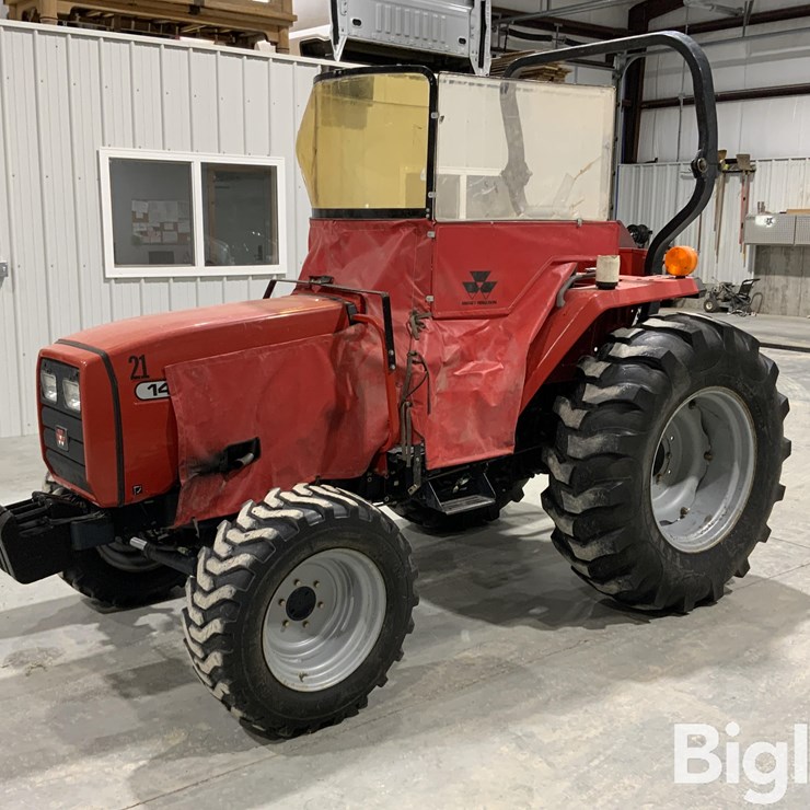 2004 MASSEY-FERGUSON 1440