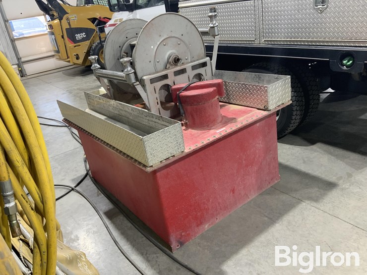 fiberglass-water-tank-w/electric-motor-image-3