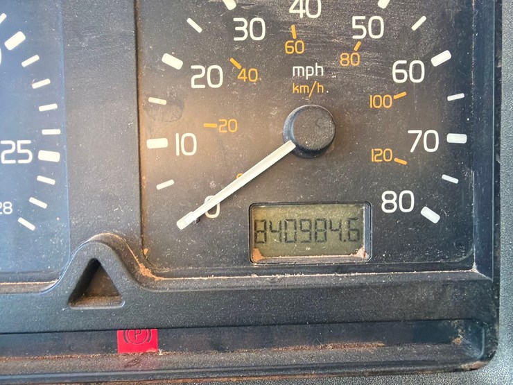 1999-volvo-vnl42t-dump-truck-image-9