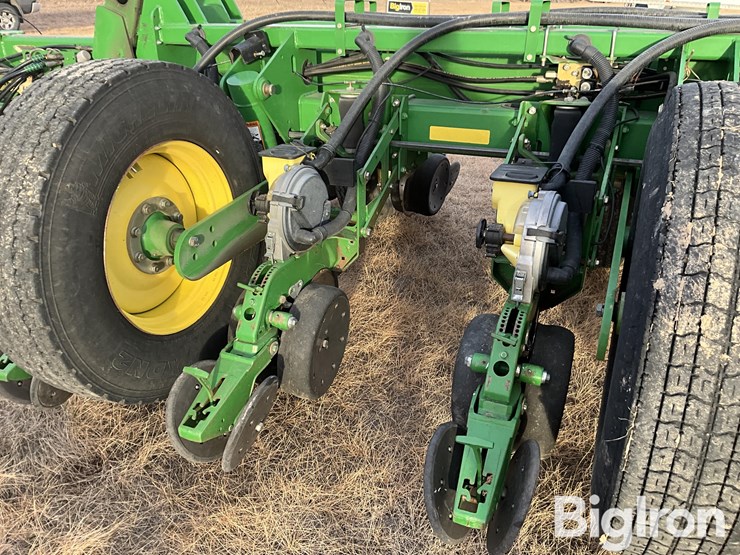 2005-john-deere-1770nt-ccs-image-16