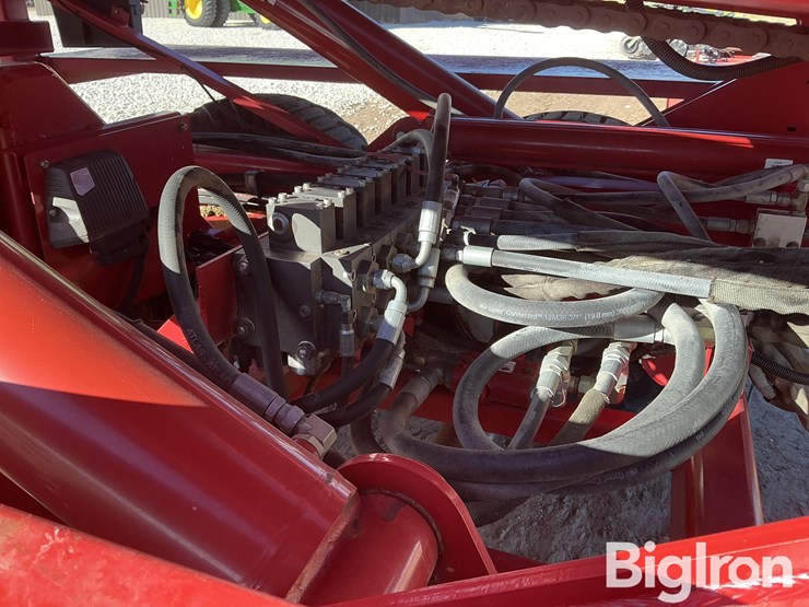 morris-pro-ag-k16-pull-type-large-square-bale-stacker-image-9