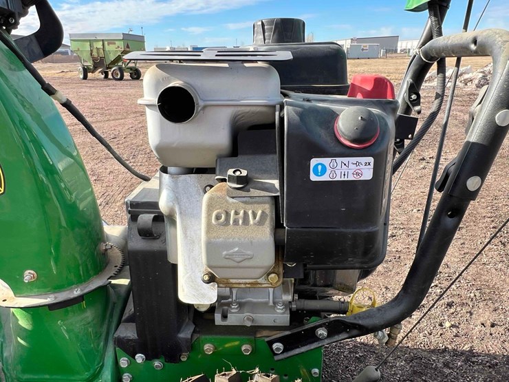 john-deere-1330se-snowblower-image-14