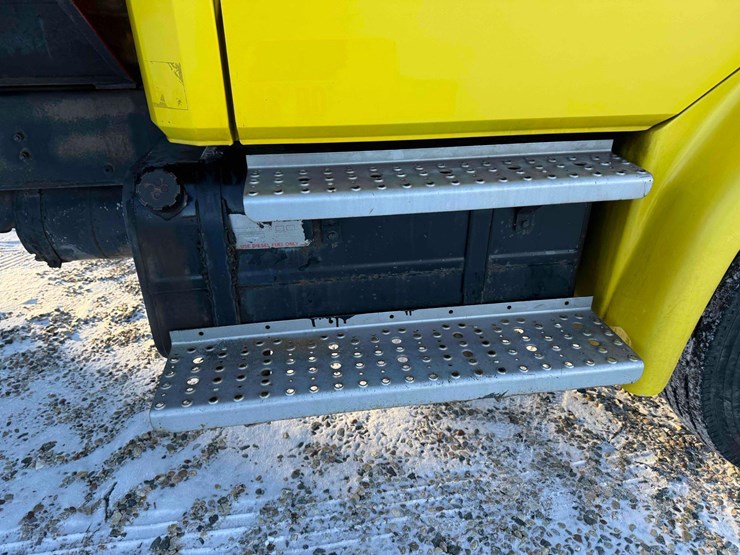 1984-freightliner-fl70-image-19