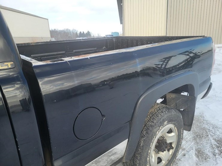 2004-chevrolet-2500hd-image-15