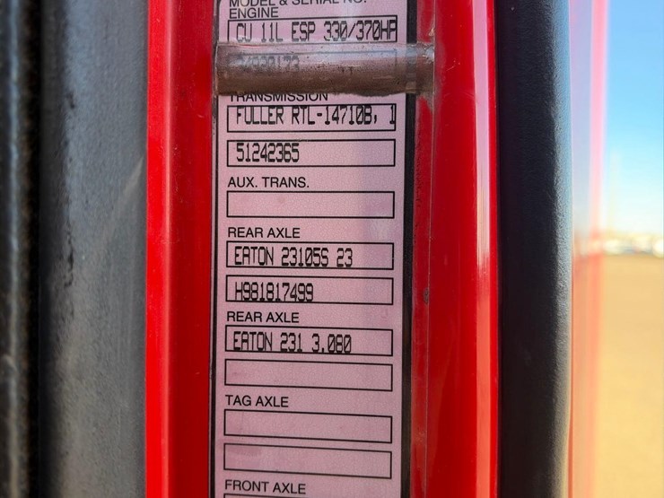 1999-volvo-vnl42t-dump-truck-image-8