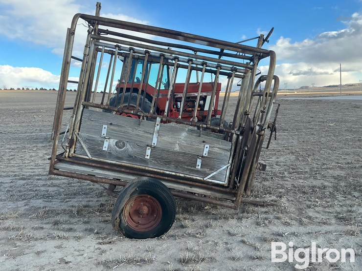 portable-squeeze-chute-image-4