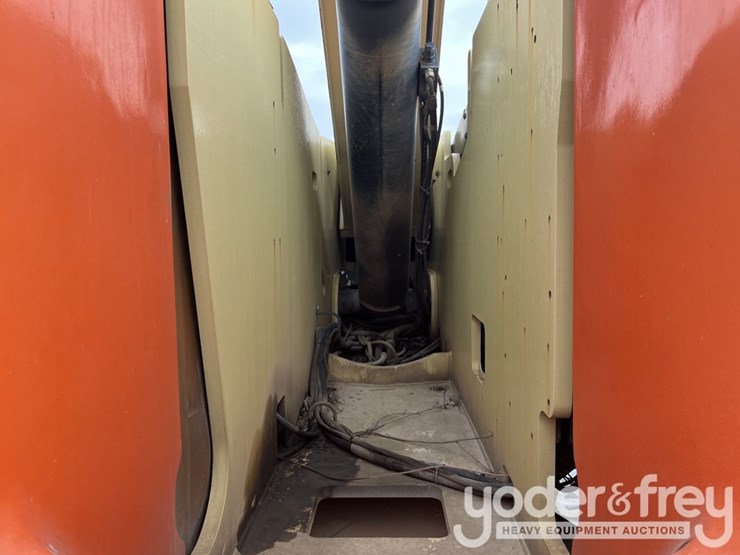 2013-jlg-800aj-image-11