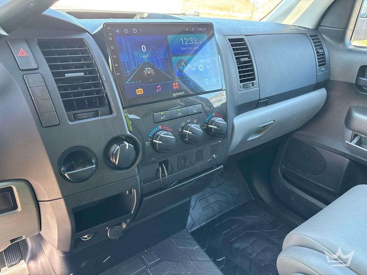 2012-toyota-tundra-sr5-image-21