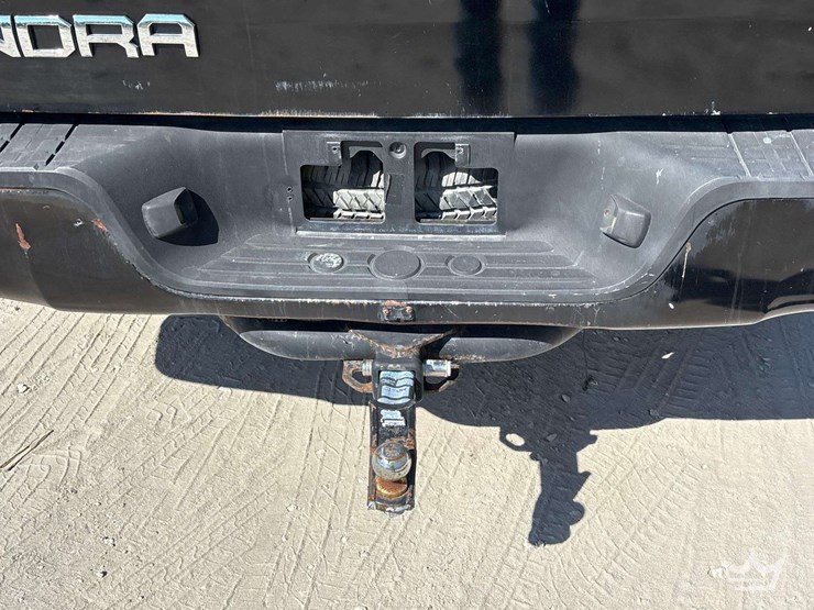 2012-toyota-tundra-sr5-image-5