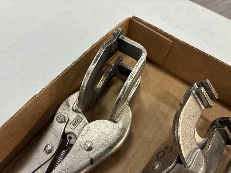 #115320-•-assorted-box-of-vice-grips-image-2