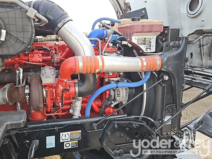 2020-peterbilt-567-image-28