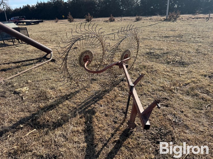 3-pt-hay-inverter-rake-image-3