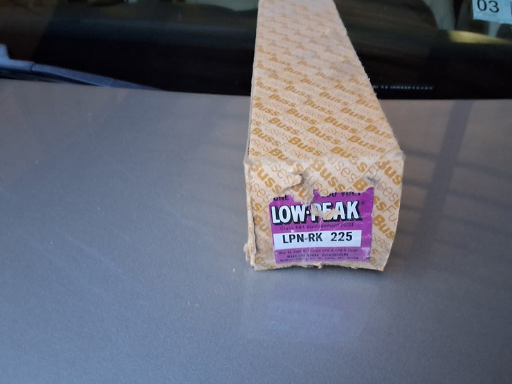 #310-•-box-of-assorted-fuses,-unused-image-3