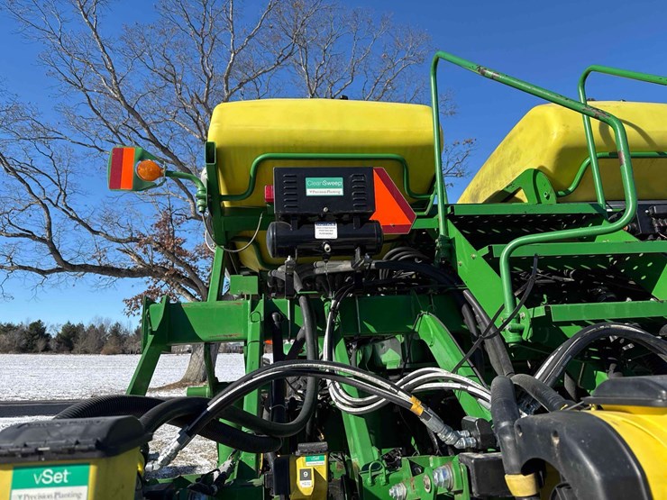 john-deere-1790-ccs-image-33