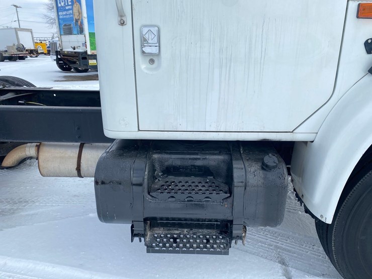 2001-case-ih-4900-image-10