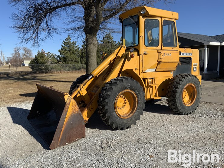 1980-deere-444-image-1