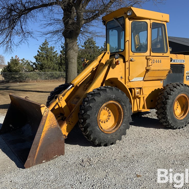 1980 DEERE 444