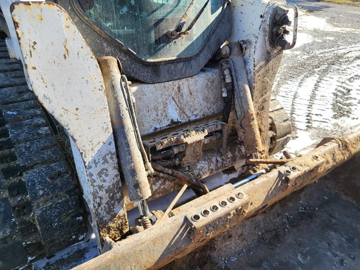 2017-bobcat-t630-image-34