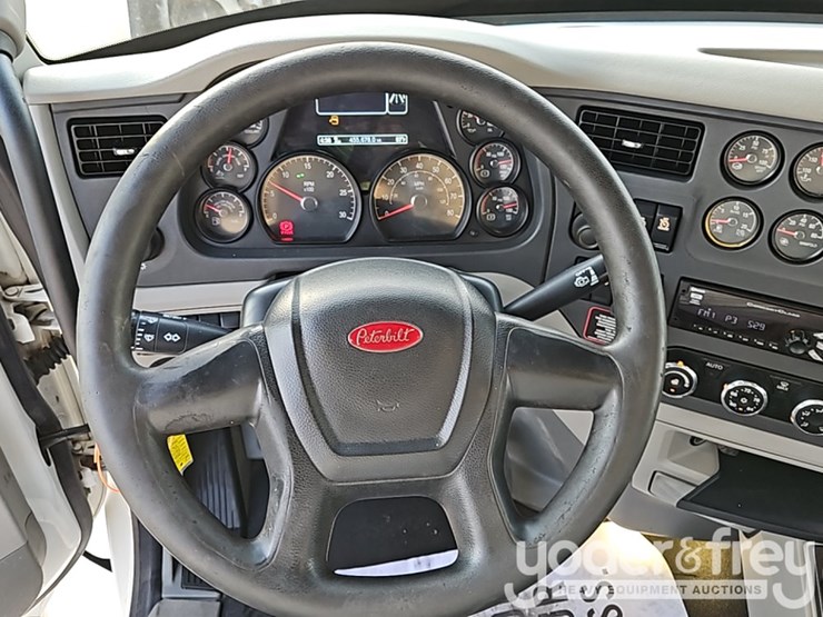 2020-peterbilt-567-image-39