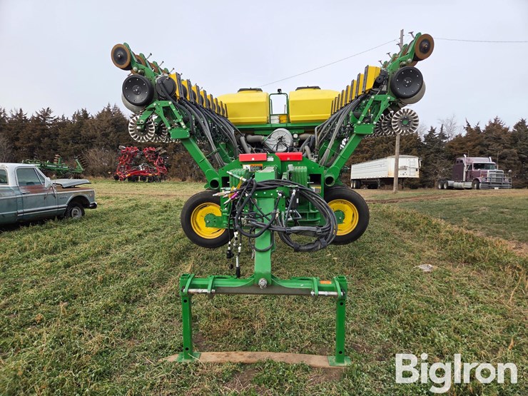 2022-john-deere-1795-image-2