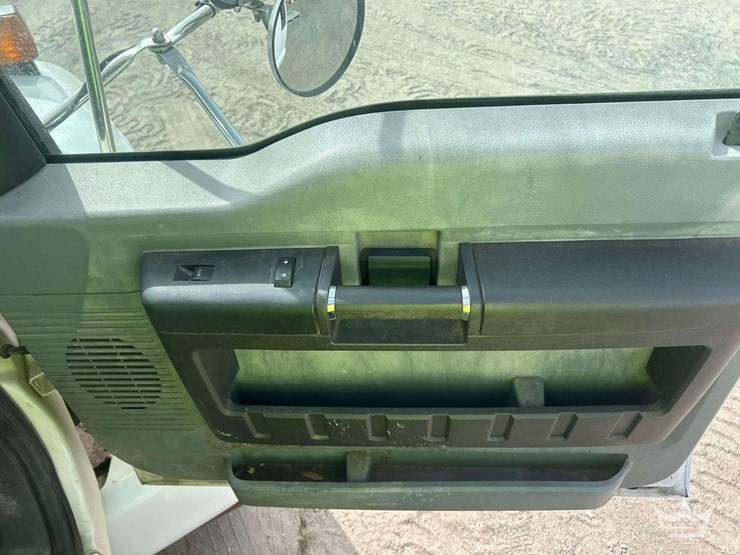 2013-ford-f750-image-19