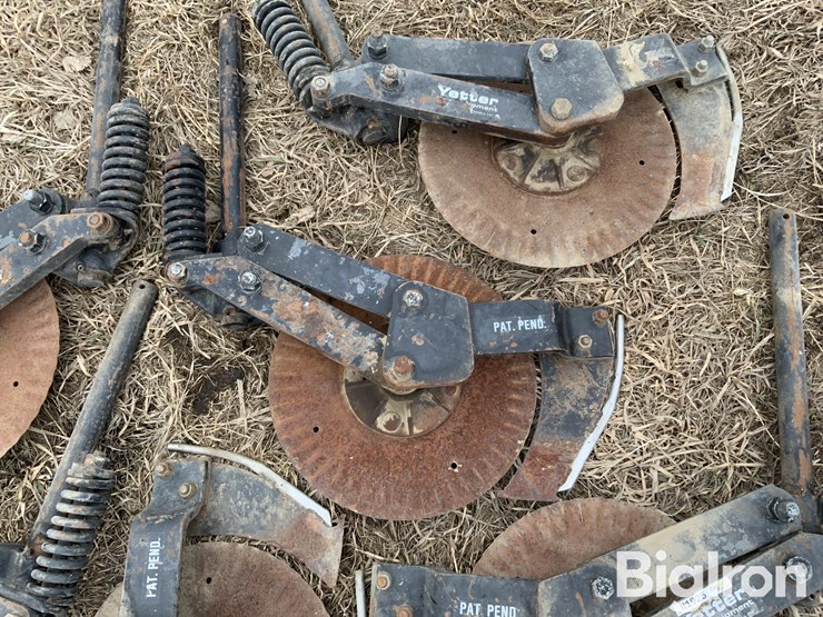 yetter-single-disc-fertilizer-openers-w/mounting-brackets-image-12