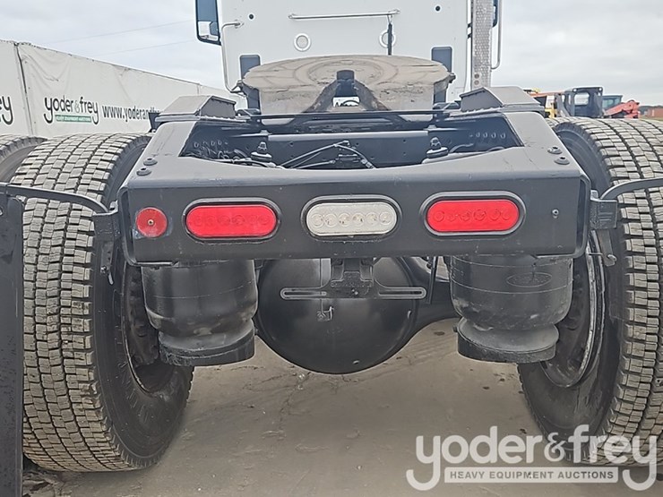 2020-peterbilt-567-image-19