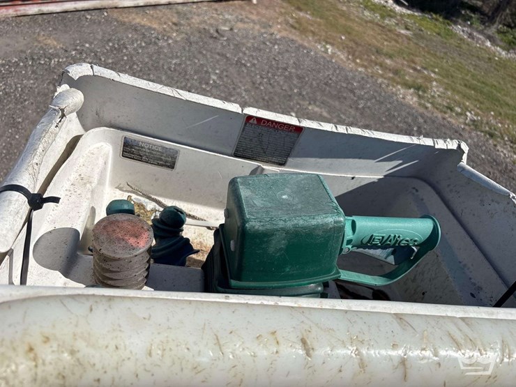 2014-ford-f550-image-35