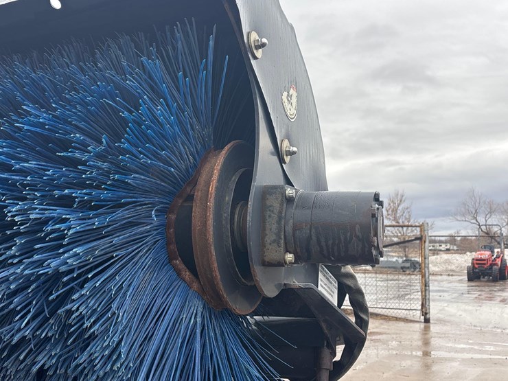 2011-bobcat-broom-image-2