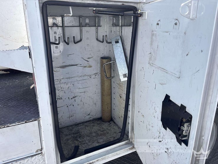 2014-ford-f550-image-38