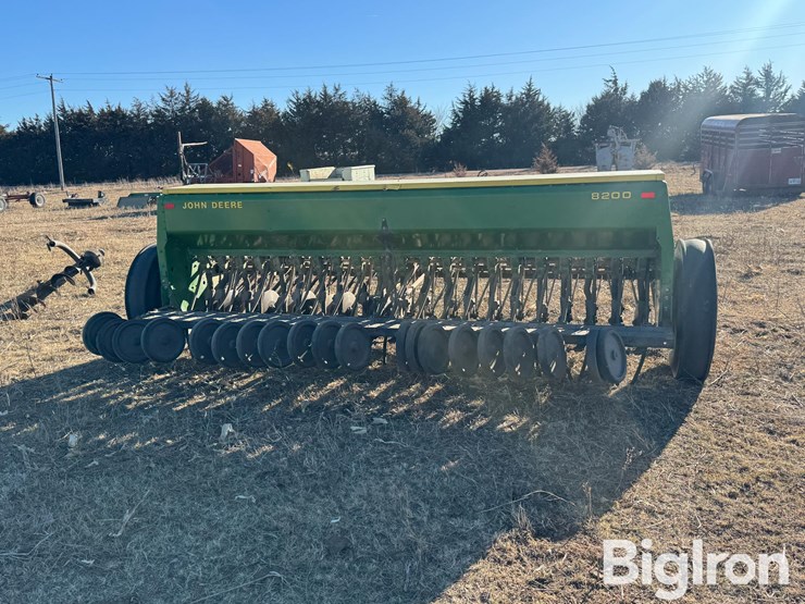 john-deere-8200-image-6