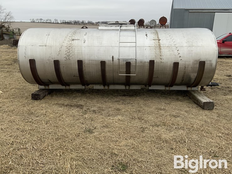 3300-gallon-horizontal-stainless-steel-fertilizer-tank-image-4