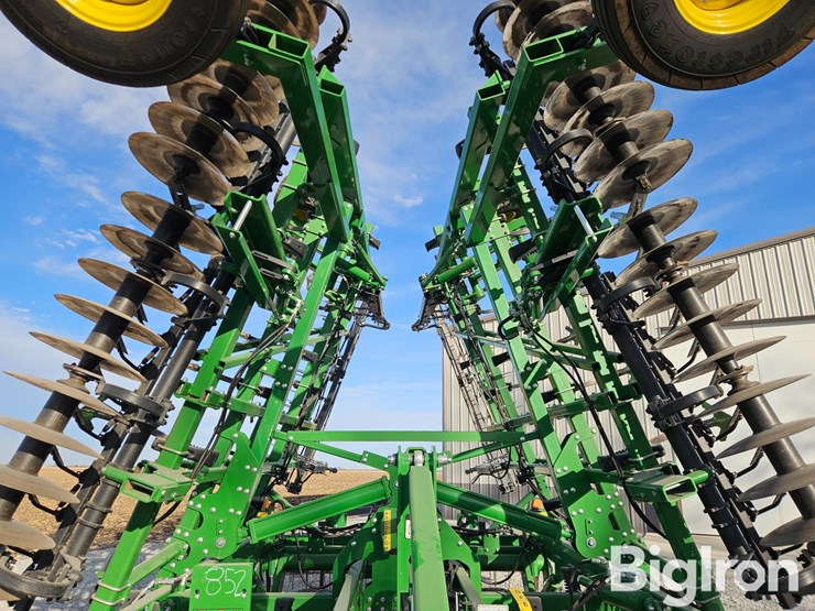 2022-john-deere-2330-image-12