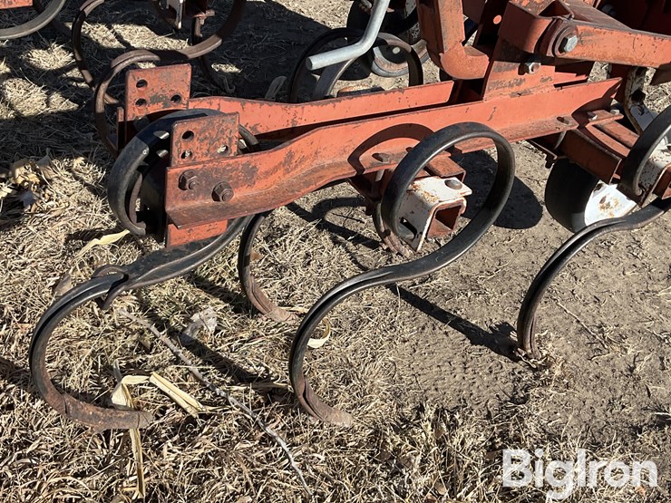 noble-2-row-s-tine-field-cultivator-image-13