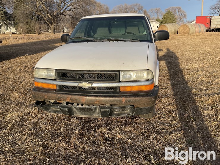 2002-chevrolet-s10-image-2