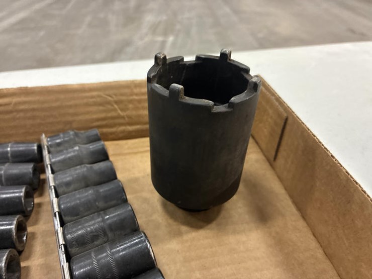 #115288-•-set-of-snap-on-metric-sockets-image-12