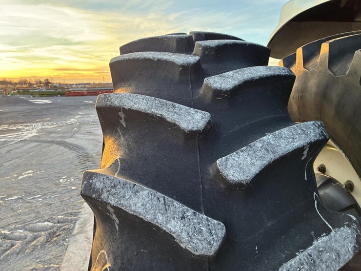 new-holland-8870-image-42