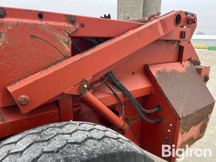 new-holland-195-image-15