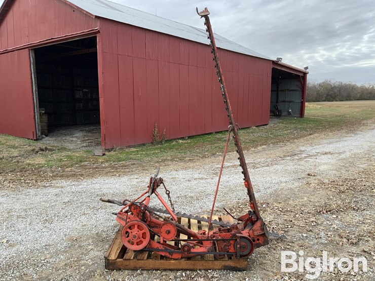 allis-chalmers-7'-3-pt-sickle-mower-image-6