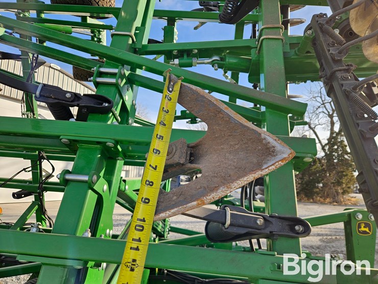 2022-john-deere-2330-image-16