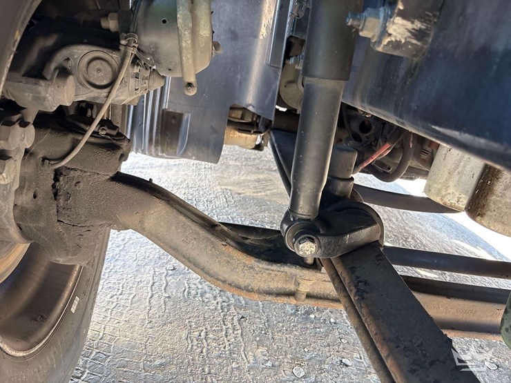 2016-volvo-vnl-t/a-sleeper-cab-truck-tractor-image-43