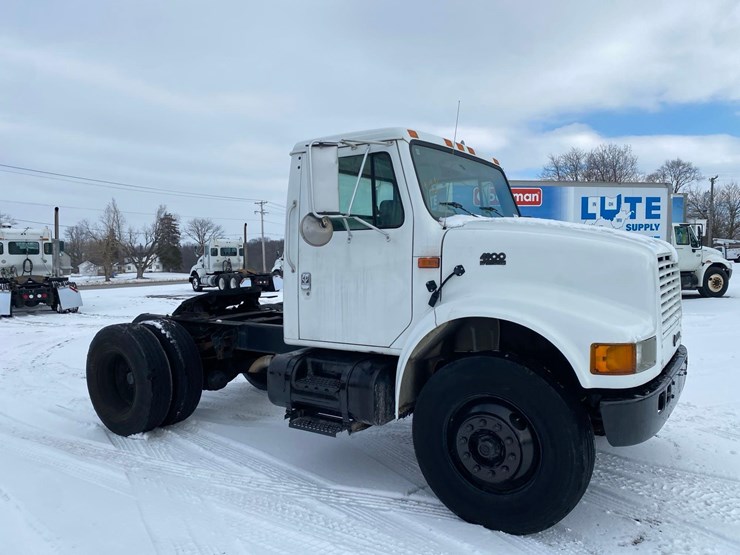 2001-case-ih-4900-image-2