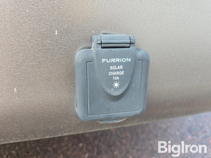 2018-forest-river-wildwood-28rlss-travel-trailer-image-16