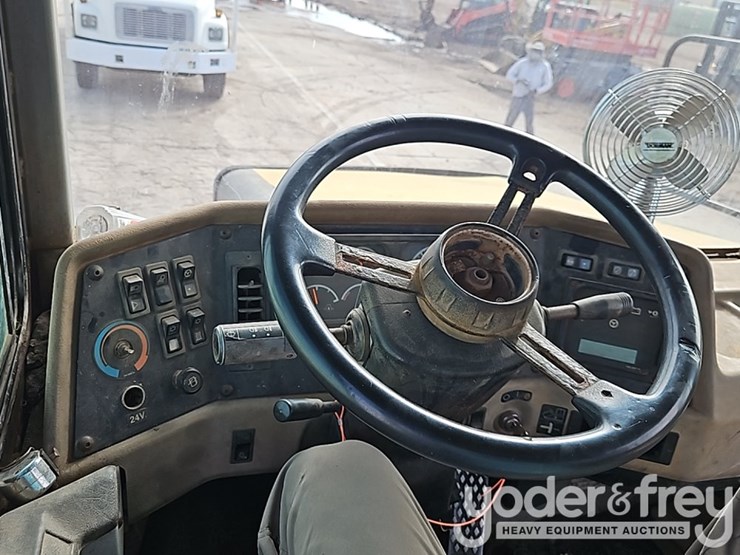 2008-caterpillar-d250e-image-26